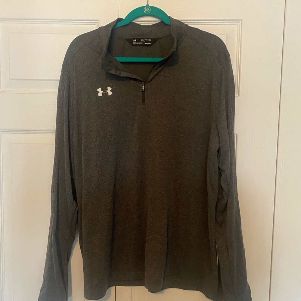 Underarmour pullover 1/2 zip.